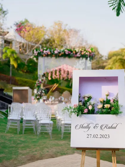 An aesthetic welcome board for the wedding, with a shadow box filled with fresh flowers, setting an elegant tone for the event.