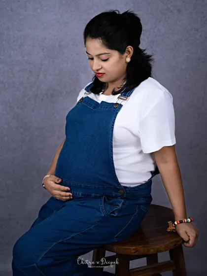 A quiet moment in casual denim overalls. This shows that a maternity shoot can be simple, relaxed, and still incredibly beautiful.