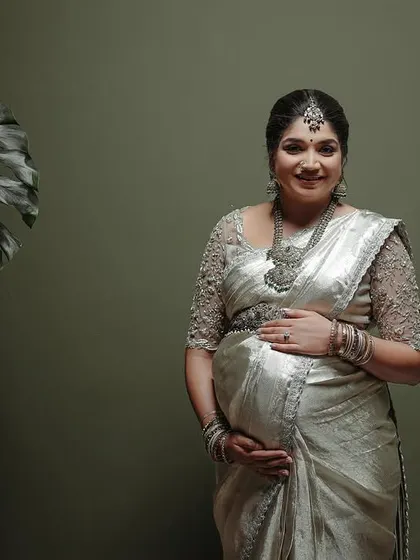 A beautiful portrait of the mom-to-be. The silver saree and custom blouse create a look of pure sophistication for her baby shower.
