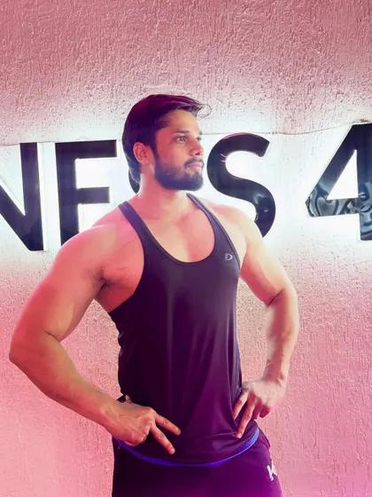 A posed shot in the gym. A strong physique is built, not bought.
