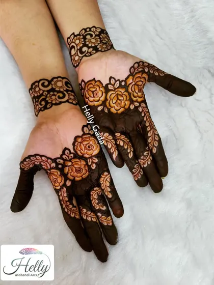 A unique design featuring 3D roses. The petals are layered to create a sense of depth, and the rich stain makes the effect even more dramatic. This is a perfect choice for someone looking for something different.