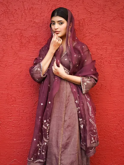 Draping the dupatta over the head creates a traditional, modest, and timeless look. This styling is perfect for showcasing heritage-inspired bridal and festive wear collections.