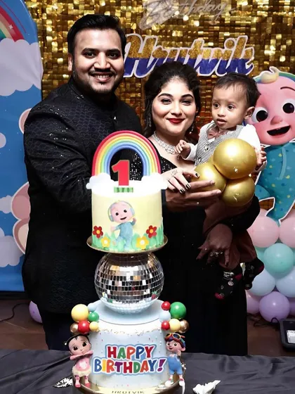 Another lovely family portrait from Hrutvik's Cocomelon-themed first birthday party.