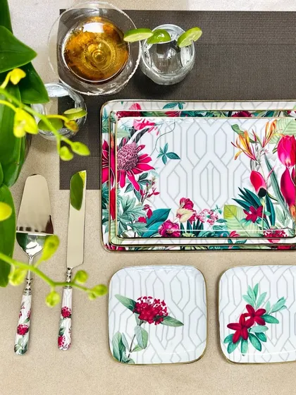 Create a magical Valentine's ambiance with our Chilean Blanco Collection. This set, featuring trays, plates, and cutlery, is perfect for gifting your special someone a night of luxury and love.