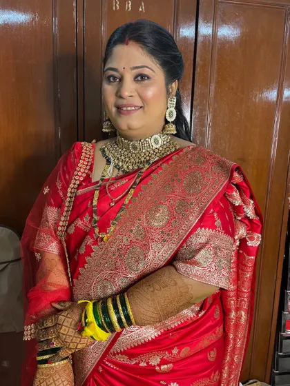 A smiling portrait of the bride, Namrata, looking fresh and beautiful for her reception.