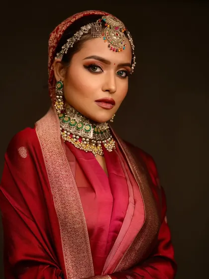 A final portrait that captures the unique and modern essence of this bridal look.