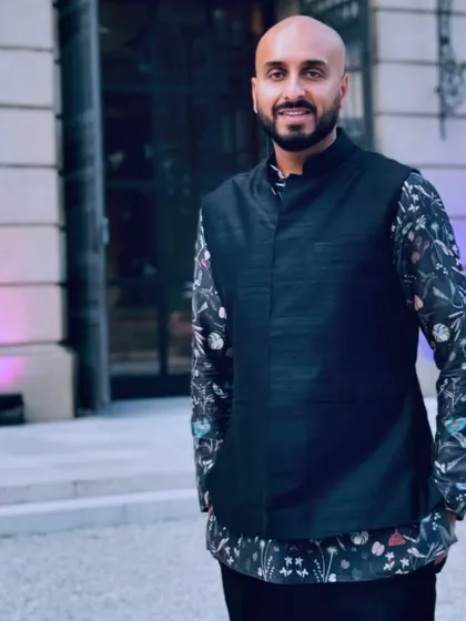 Absolutely thrilled with this stunning outfit styled by the amazing team at Bibi London. The perfect blend of traditional and modern vibes for a sangeet in Vienna.