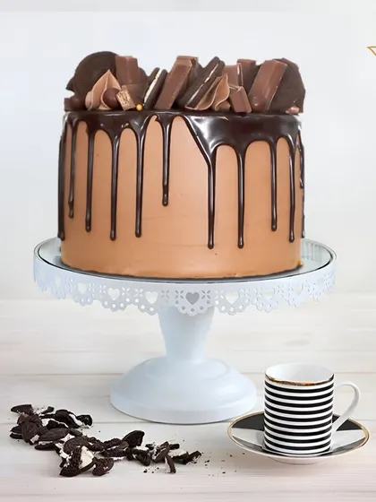 Gautam from Sarojini Nagar is diving into a chocolate dream with this cake. It's loaded with chocolate bars and has a rich, glossy drip, making it the ultimate treat for a chocolate lover's birthday.