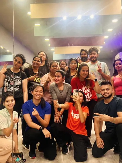 House, class, and hearts full. This group photo from our Crush Club with instructor Vaishali shows a packed class and happy faces, a testament to the amazing community we've built.