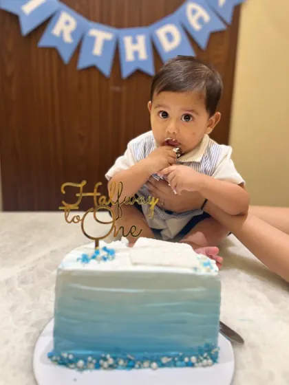 The best part! Little Aveer digging right into his cake. I love getting these photos from clients.