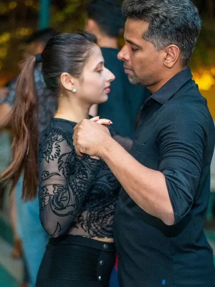 A close and focused Bachata dance.