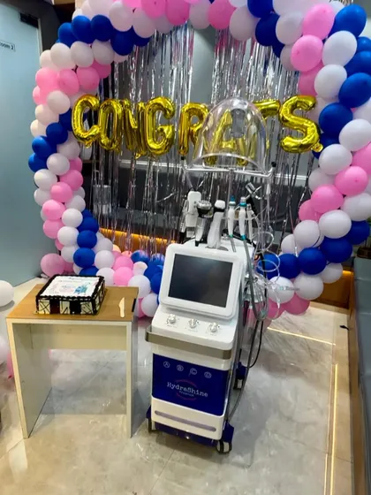 Here is our new Hydrashine Premium machine, an all-in-one station for achieving youthful, hydrated, and glowing skin through advanced treatments like oxygen facials and diamond glow.