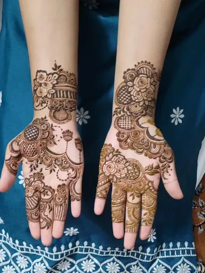This is a beautiful example of an Indo-Arabic party mehndi design. It combines bold floral elements with intricate patterns and uses negative space to make the artwork pop. I even added a little jhumka design for a trendy touch.