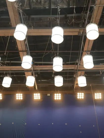 The full set with our Prolights ECL panel lanterns and a row of Filmgear LED Maxibrutes providing a powerful backlight against a blue screen.