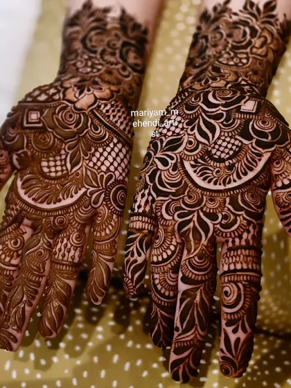 A heavy sider mehendi design with intricate Dubai patterns.