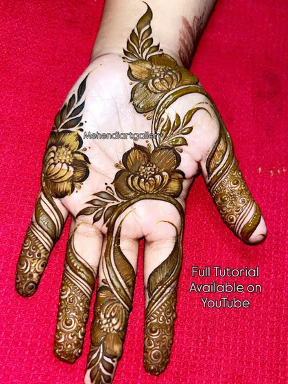 A striking Arabic floral design on the palm. The use of negative space makes the shaded flowers and swirling finger patterns pop. A full tutorial for this design is available on my YouTube channel.
