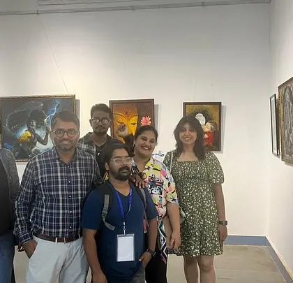 A group photo with visitors at the CKP exhibition.