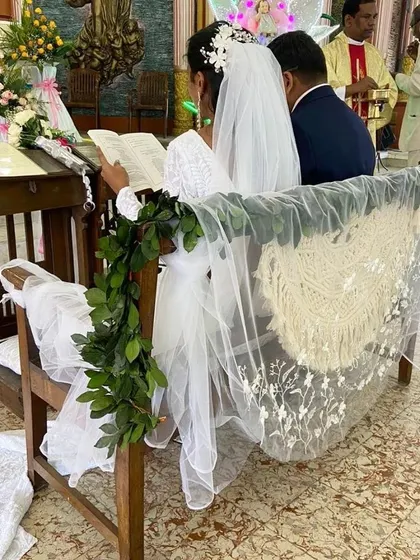 It brings me so much joy to see my handmade creations be a part of such a special day for a lovely couple.