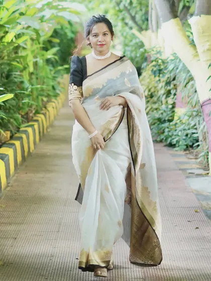 A full-length view of the Kora Organza saree, a perfect choice for a summer wedding.