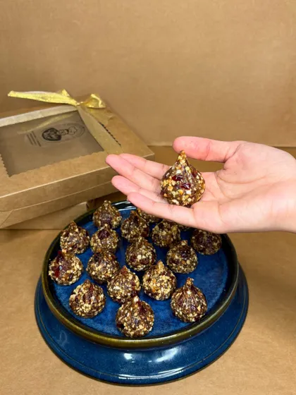 The Peanut & Cranberry Modak is a healthy and delicious offering for Ganesh Chaturthi. It's protein-rich and made with the finest Medjool dates.