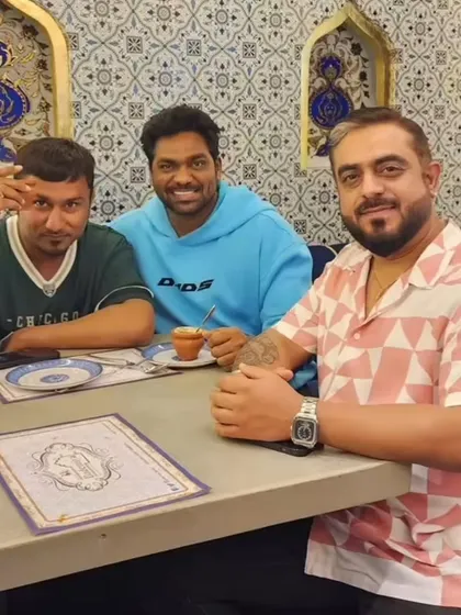 A legendary meetup. Rapper Yo Yo Honey Singh and comedian Zakir Khan dining together at Bademiya Bandra.