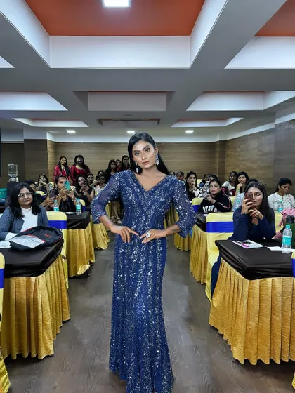A model walking the ramp at our masterclass, showcasing the final look to all the participants.