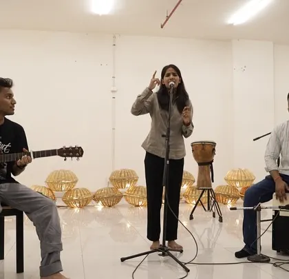 A trio of our Kalakaar Fellows performing an acoustic set. The showcase features a mix of students and fellows, creating a rich and diverse musical evening.