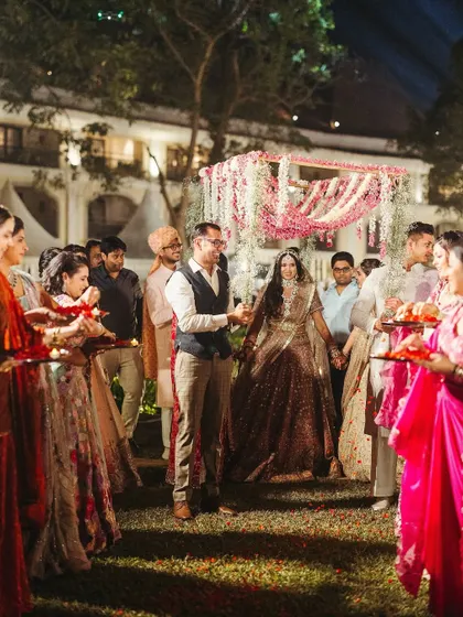 A traditional and heartfelt bridal entry. We choreographed this moment with family members holding diyas to welcome the bride, creating a warm and intimate path for her to walk down.