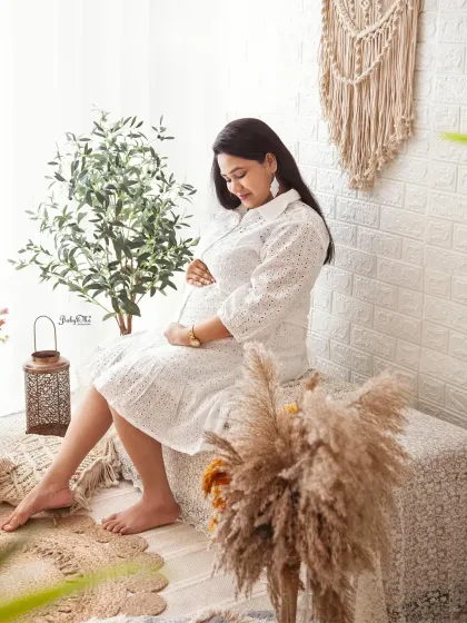 A quiet moment of reflection for this beautiful mama. The white eyelet dress and the natural textures of the boho set create a peaceful and timeless maternity photograph.