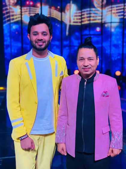 A proud moment with the legendary Padma Shri Kailash Kher ji. It's an honor to perform with an artist whose music is so soulful and inspiring.
