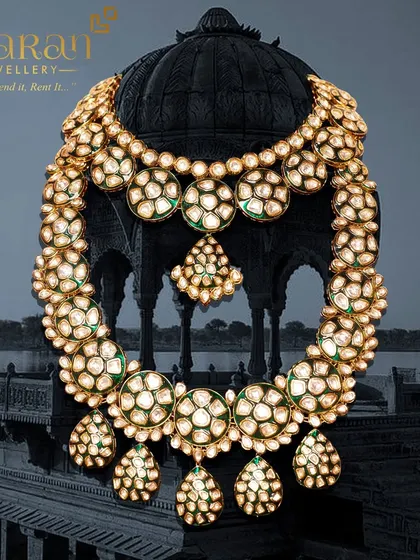 A grand and opulent bridal set featuring a layered polki necklace. This type of jewellery is perfect for creating a majestic bridal look that is rich in tradition and style.