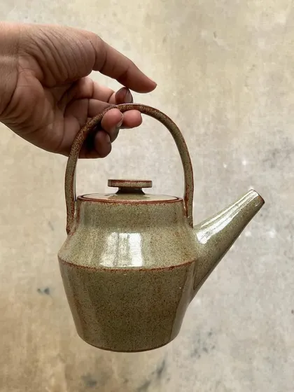 This geometric teapot with a high handle showcases a modern approach to a classic form. Our workshops encourage students to explore their own unique design sensibilities.