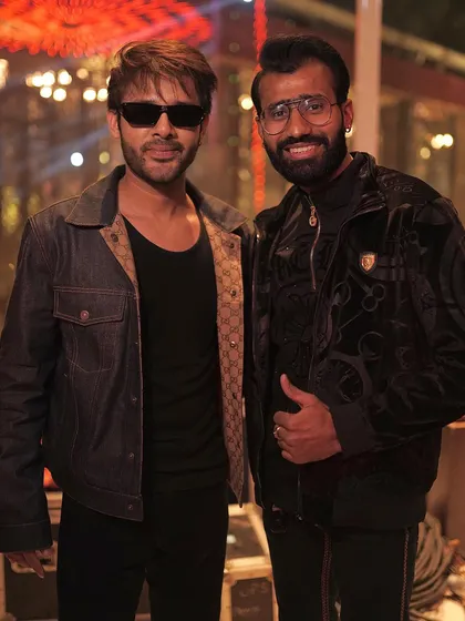 A moment from a performance with popular singer Stebin Ben. Working alongside renowned artists helps me push my creative boundaries and deliver truly memorable entertainment.