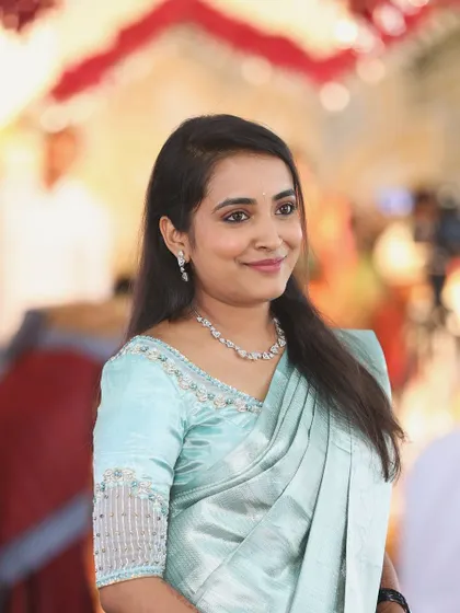 An elegant and understated look for a wedding guest or family member. The makeup is minimal and fresh, with a focus on clean skin and soft definition on the eyes, letting the beautiful saree shine.