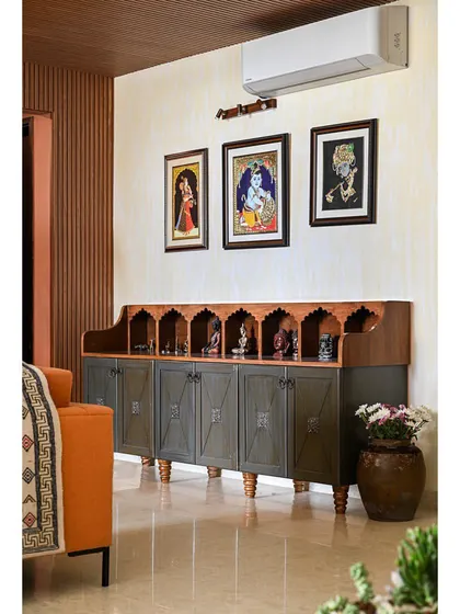 A duplicate of image 183, focusing on the custom-made bar unit and Tanjore paintings.