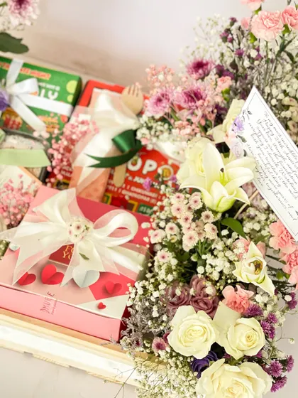This shot shows the personal notes included in the anniversary hamper, because a heartfelt message is the most important part of any romantic gift.