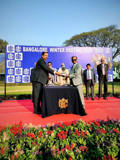 Mr. Arvind S. Katarki presents the trophy for The Bangalore Juvenile Million to the winning connections.