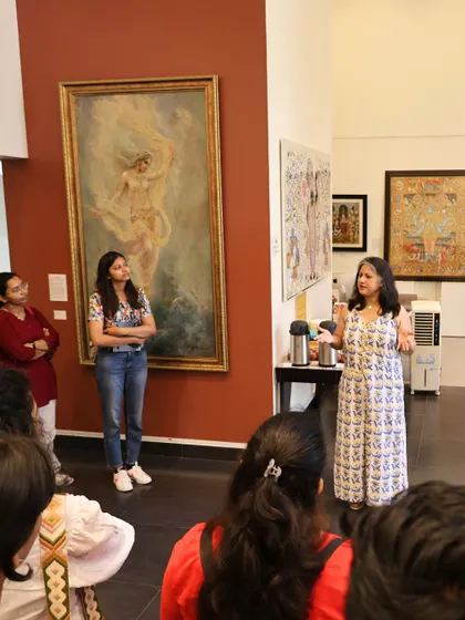 Our Director Curatorial, Archana Shenoy, leads a guided tour for the @uskbengaluru sketchers, providing context on S.M. Pandit's monumental 'Descent of Ganga' painting.