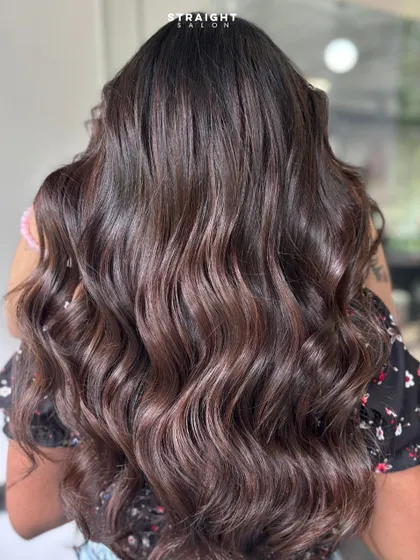 These flawless waves are the perfect way to show off a fresh color. The light reflects beautifully off the rich, dimensional tones.