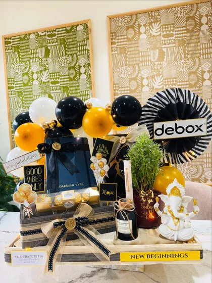 Another view of the stunning corporate gift, showcasing the balance of black, gold, and white elements for a modern and masculine feel.