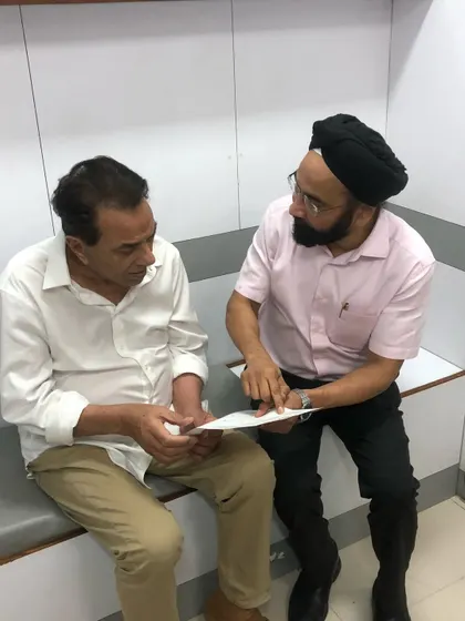 Here I am discussing a treatment plan with the legendary Dharmendra ji. Every patient, no matter who they are, receives a thorough and personalized consultation.