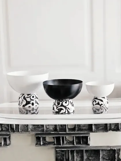 The Uma Black Collection is a curated blend of monochrome elegance. These pedestal bowls, with their patterned bases and simple black and white tops, are designed for those who appreciate the beauty of simplicity.
