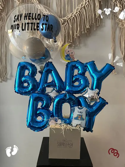 "Say hello to our little star." This "Baby Boy" announcement bouquet is a wonderful gift to send to new parents, featuring blue foil balloons and a personalized bubble balloon.