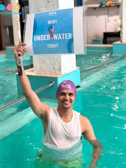 This smile says it all. I provide these fun signs so you can capture the moment you officially went underwater. It's a great way to celebrate your achievement after your first pool diving session.