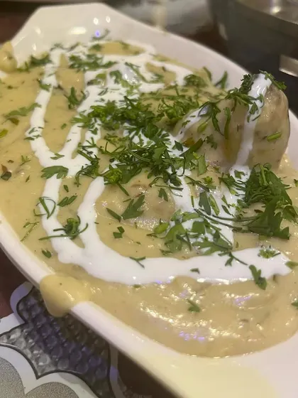 The creamy and luscious Chicken Barra. Tender pieces of chicken are cooked in a mild, white gravy made from cashews and cream, garnished with fresh coriander. It's a royal dish that is both subtle and flavorful.