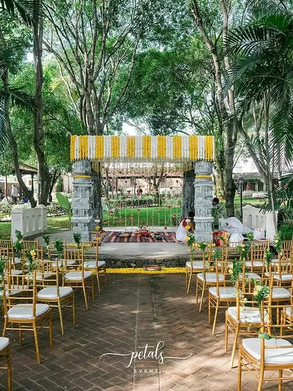The guest seating at this Angana the Courtyard wedding was designed to complement the temple mandap. Each chair is simply adorned, ensuring the focus remains on the sacred space and the natural beauty of the venue.