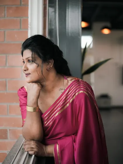 Feeling like my Amma in this beautiful pink silk saree. I designed the puff-sleeve blouse to add a touch of vintage charm. I can create blouses with classic details to complement your traditional sarees.