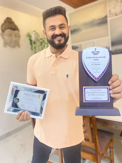 So grateful to have received the Indian Icon Award for Top Artist of the Year. This is all thanks to your love and support.