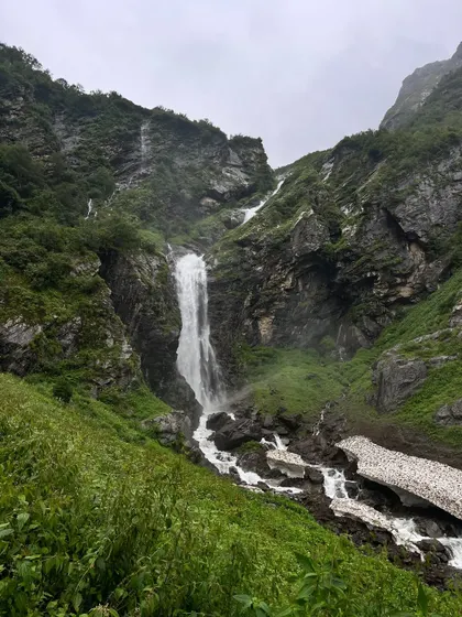 Waterfalls and streams are everywhere on this monsoon trek. The path to both the Valley of Flowers and Hemkund Sahib is filled with stunning natural waterfalls like this one.