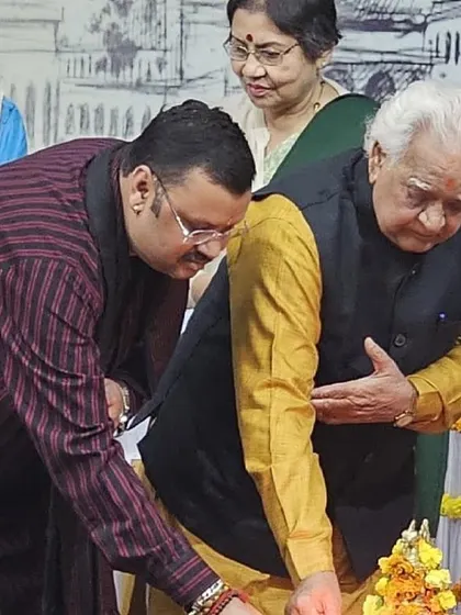 Another glimpse from the lamp lighting ceremony with Pt. Chhannulal Mishra ji at the Sangeet Milon event.